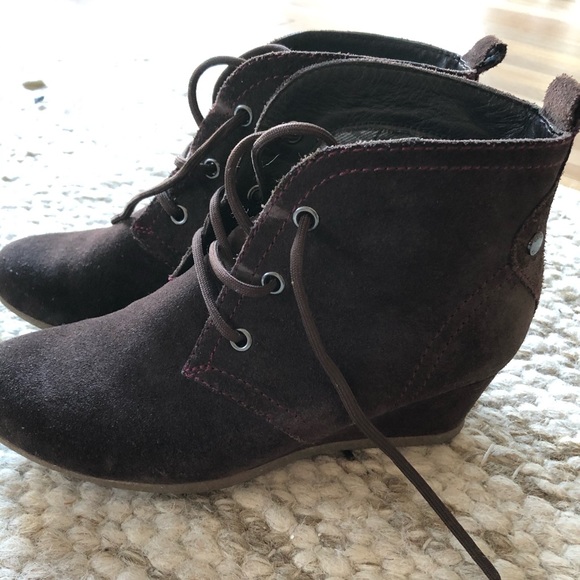 🤎HOST PICK🤎NEW Suede wedge shoes - Picture 2 of 7